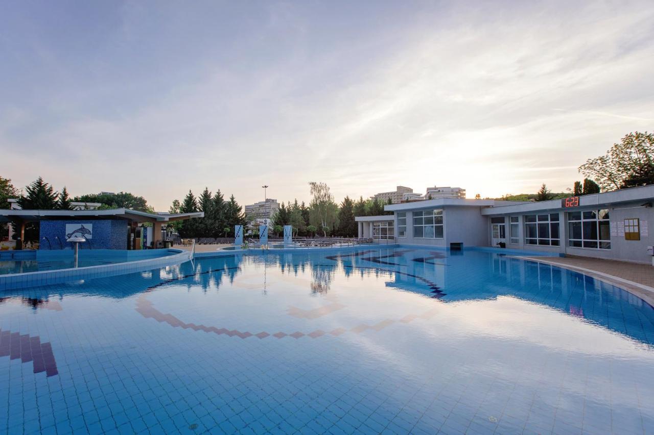 Hotel International Baile Felix Bagian luar foto