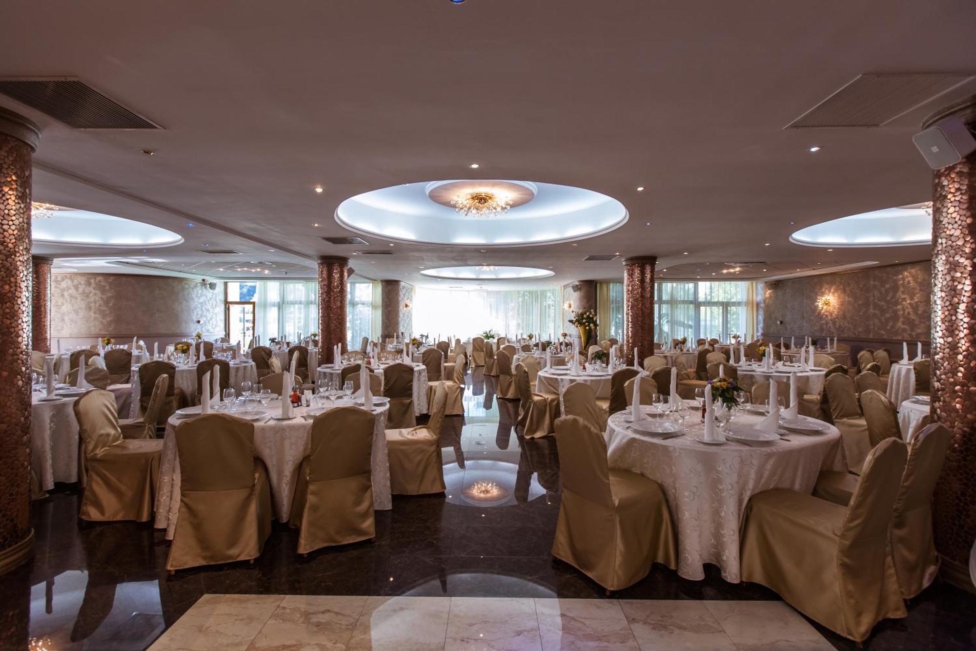 Hotel International Baile Felix Bagian luar foto