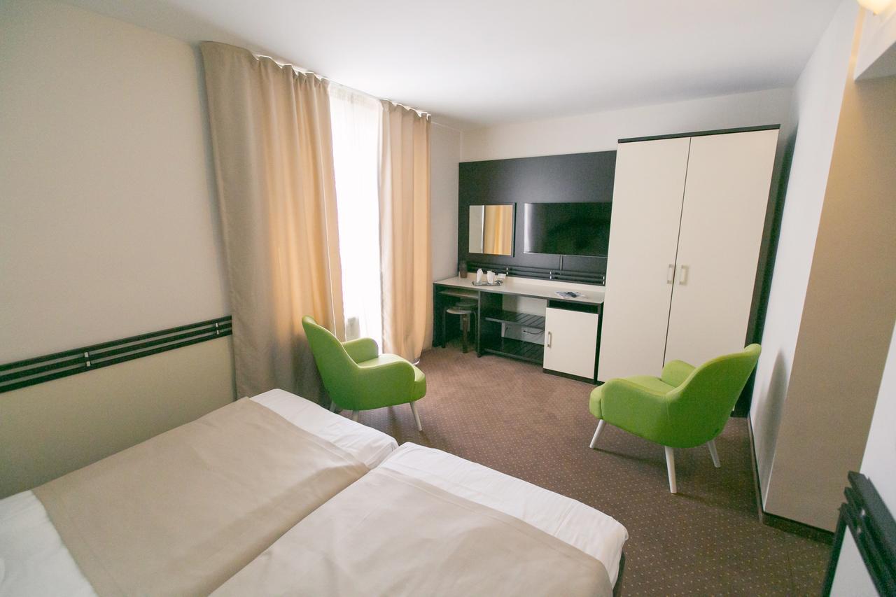 Hotel International Baile Felix Bagian luar foto