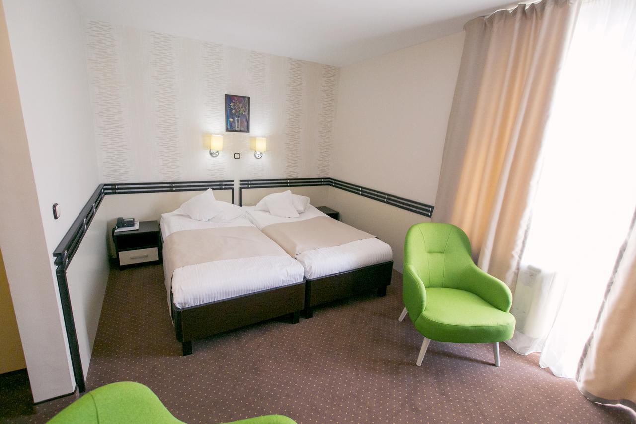 Hotel International Baile Felix Bagian luar foto