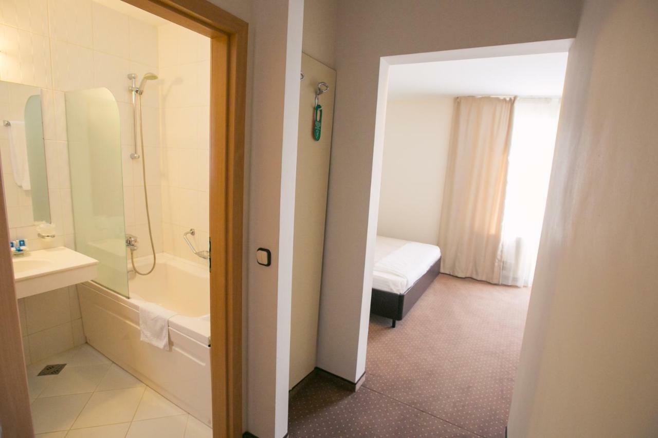 Hotel International Baile Felix Bagian luar foto