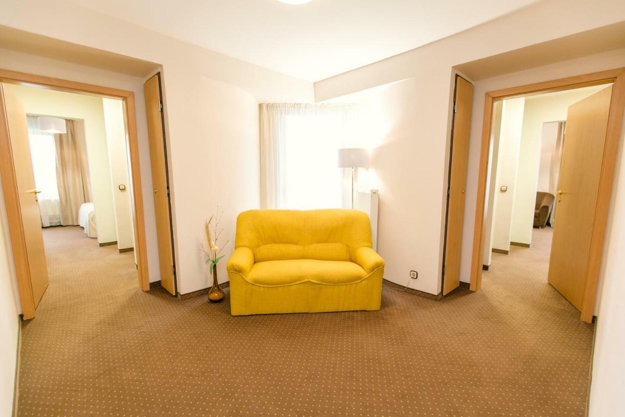 Hotel International Baile Felix Bagian luar foto